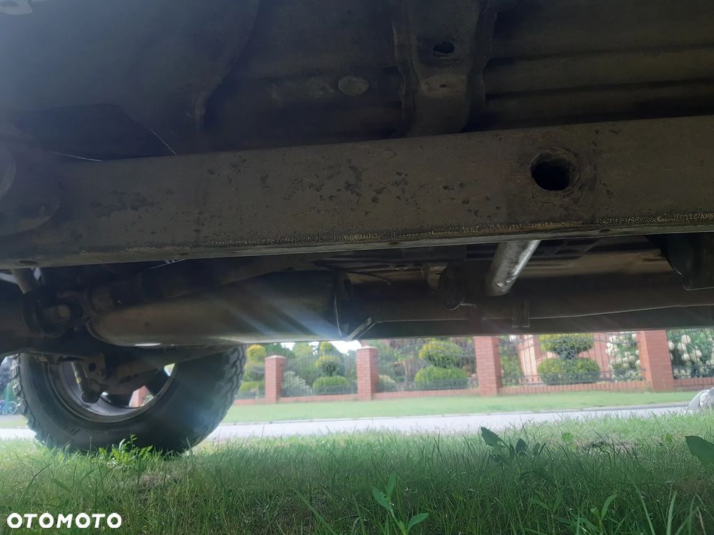 Suzuki Grand Vitara 2.5 V6 - 19