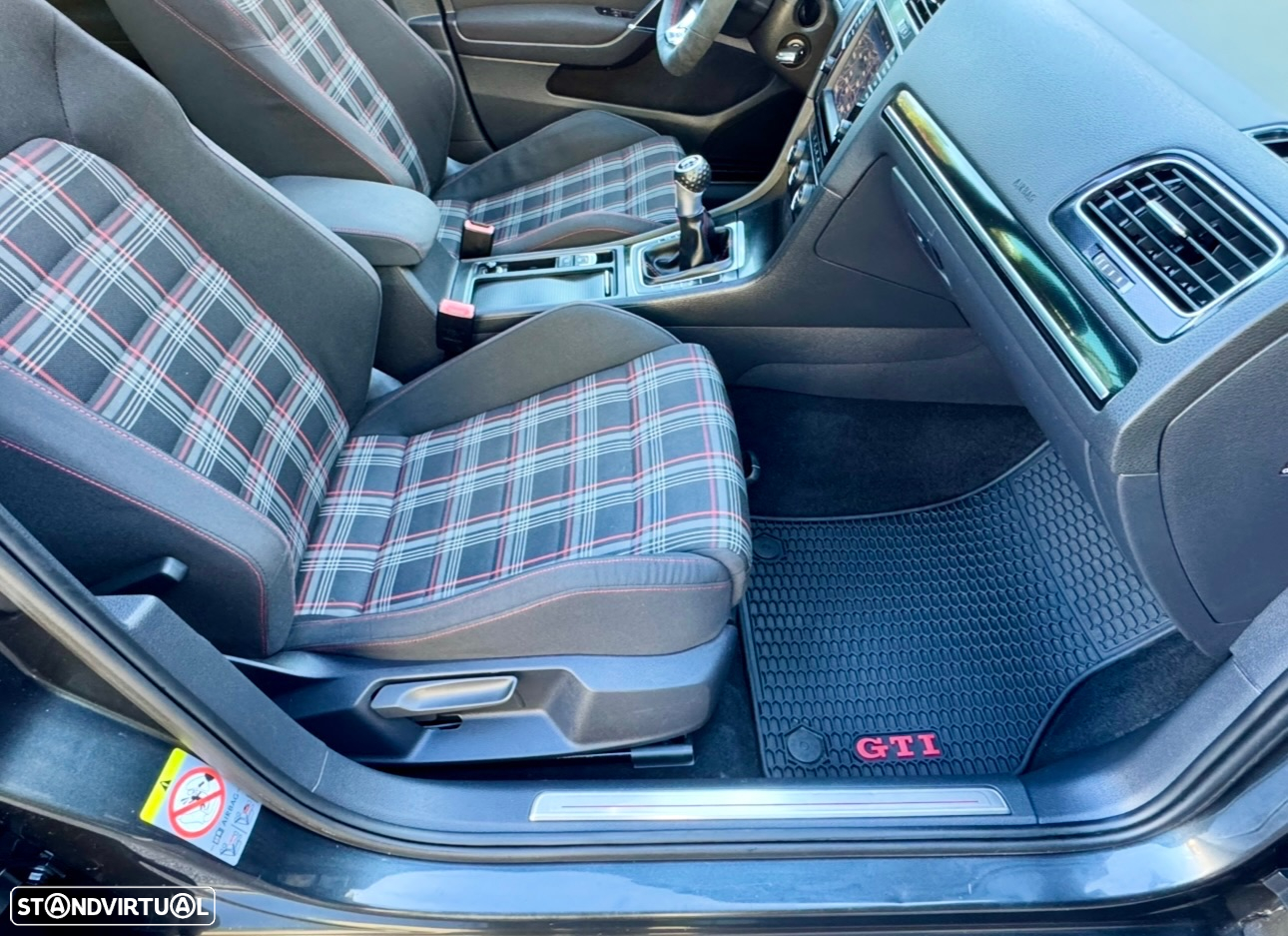 VW Golf 2.0 TSi GTi Performance - 25