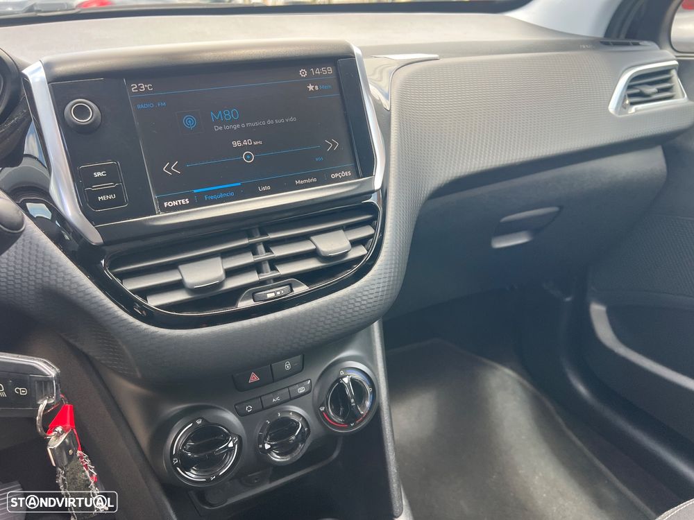 Peugeot 208 1.2 PureTech Style - 13