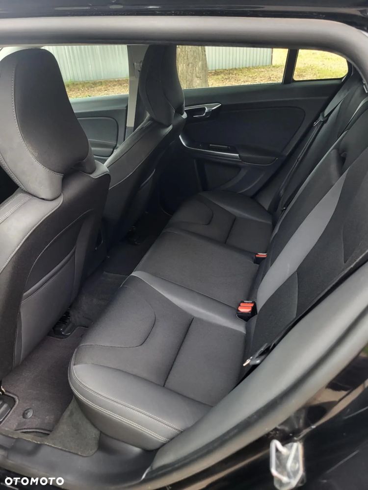 Volvo V60 D4 Drive-E Momentum - 9