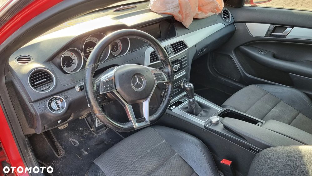 Mercedes-Benz Klasa C 180 K BlueEff Elegance - 23