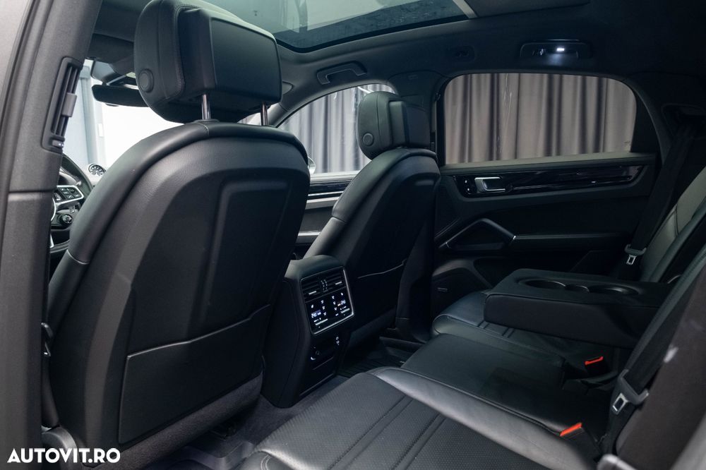 Porsche Cayenne Coupe - 32