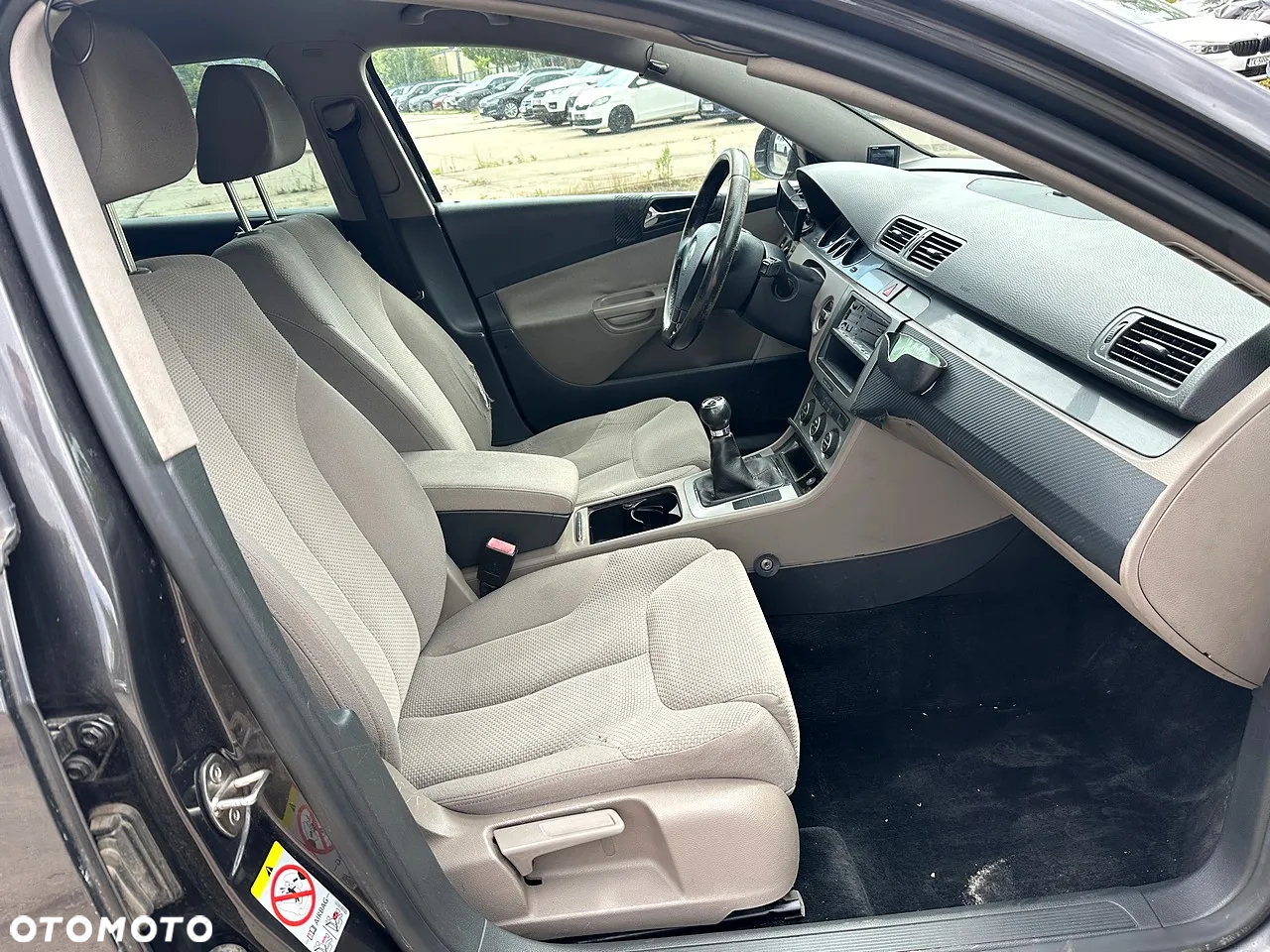 Volkswagen Passat 2.0 TDI DPF Trendline - 14