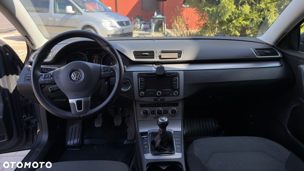 Volkswagen Passat 1.6 TDI BlueMotion Technology Comfortline - 14