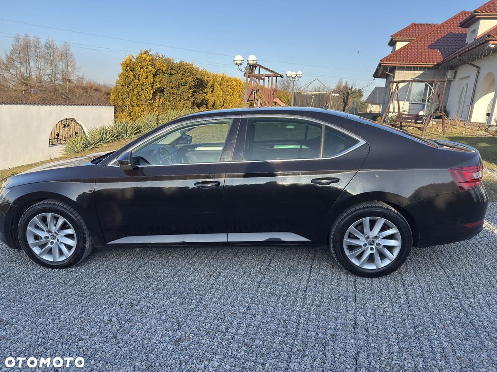 Skoda Superb 2.0 TDI Ambition DSG7 - 4