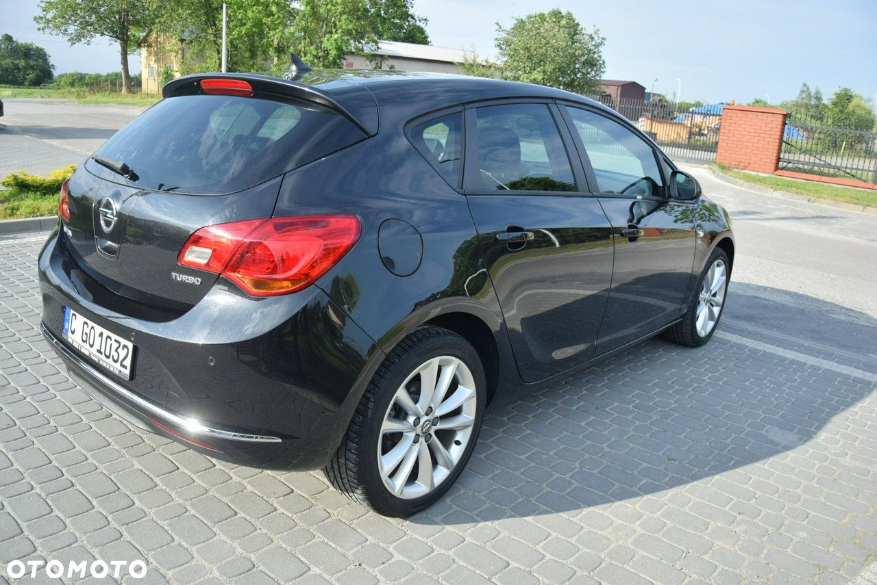 Opel Astra 1.4 Turbo 150 Jahre - 14