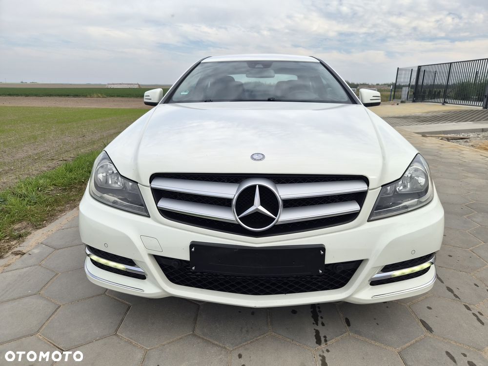Mercedes-Benz C-Class 2011 photo 2