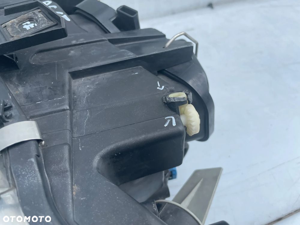 LAMPA LEWY PRZÓD XENON AUDI A6 C5 - 5