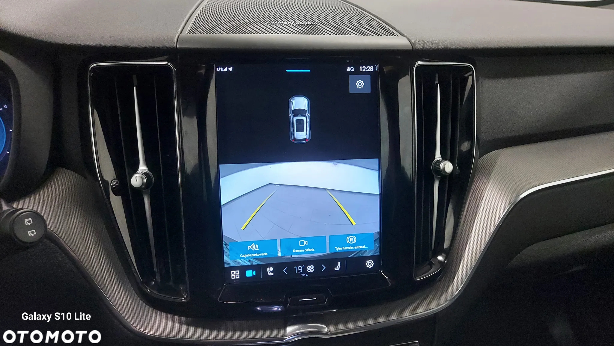 Volvo XC 60 B4 D AWD Plus Dark - 30