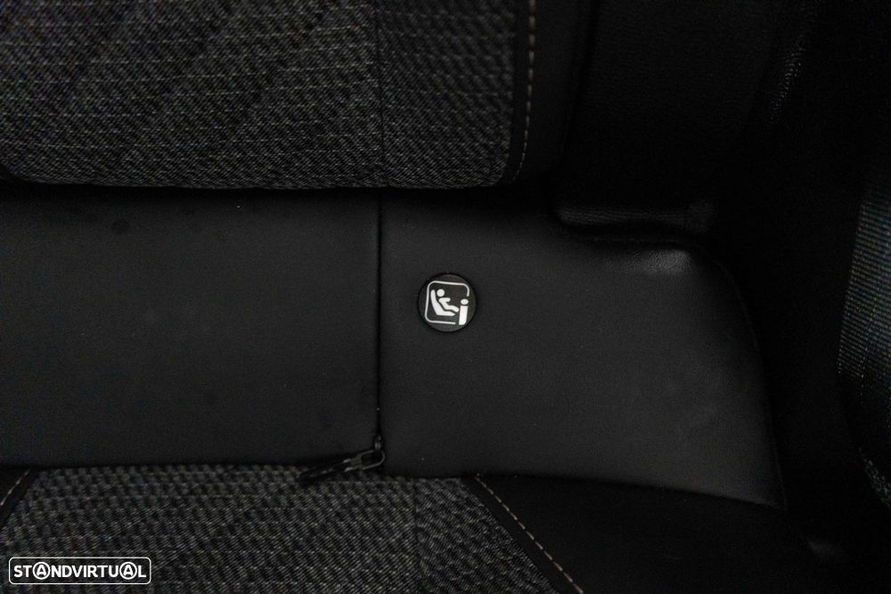 Peugeot 2008 1.2 PureTech Allure Pack EAT8 - 11