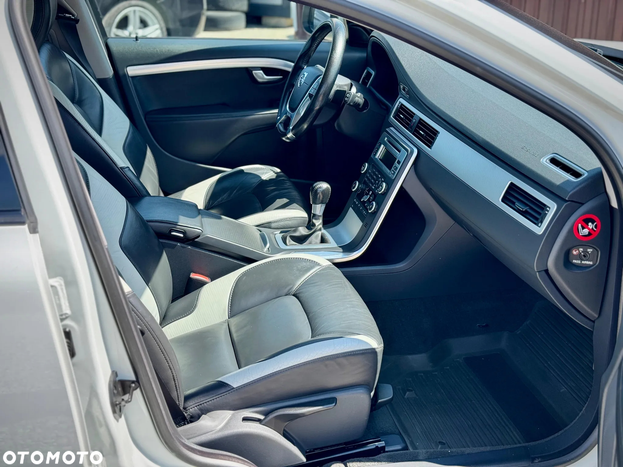 Volvo V70 2.5T R-Design Summum - 37