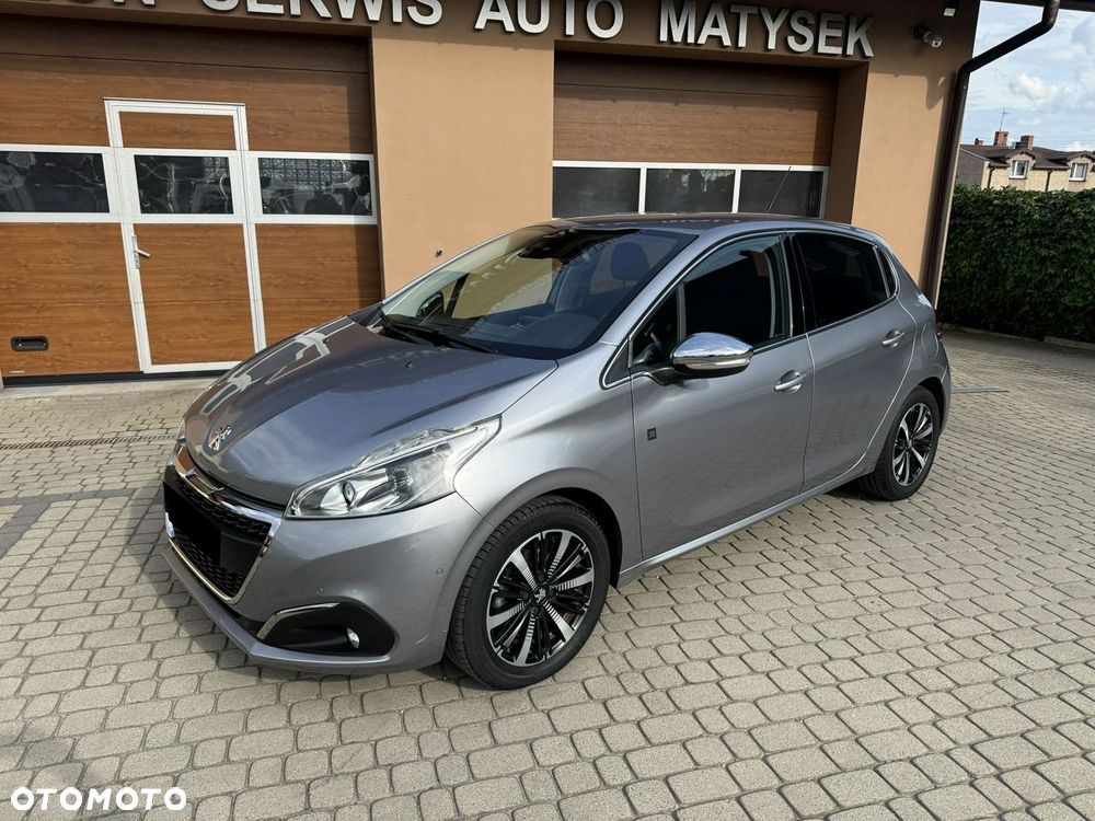 Peugeot 208 - 12