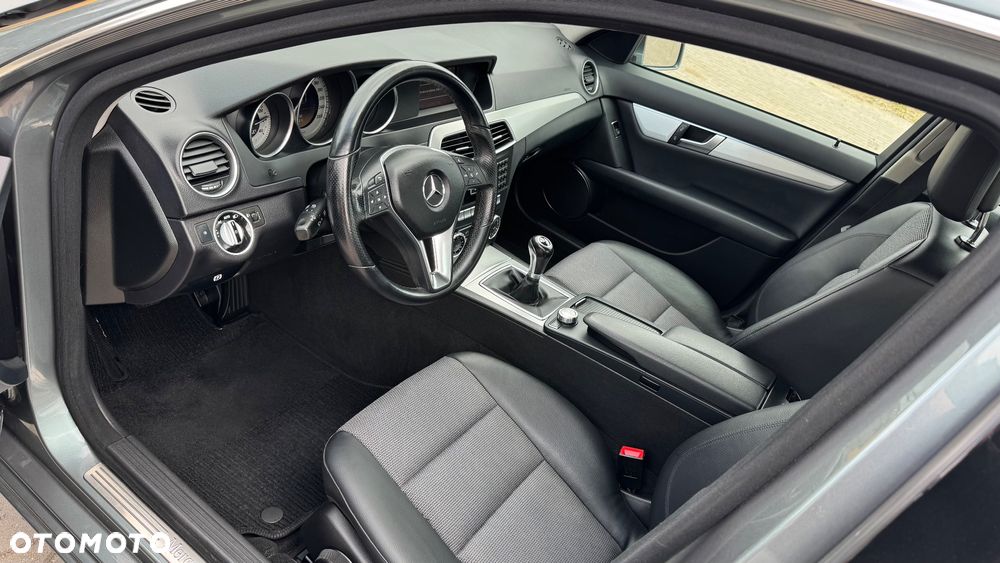 Mercedes-Benz Klasa C 180 CGI BlueEff Avantgarde - 18