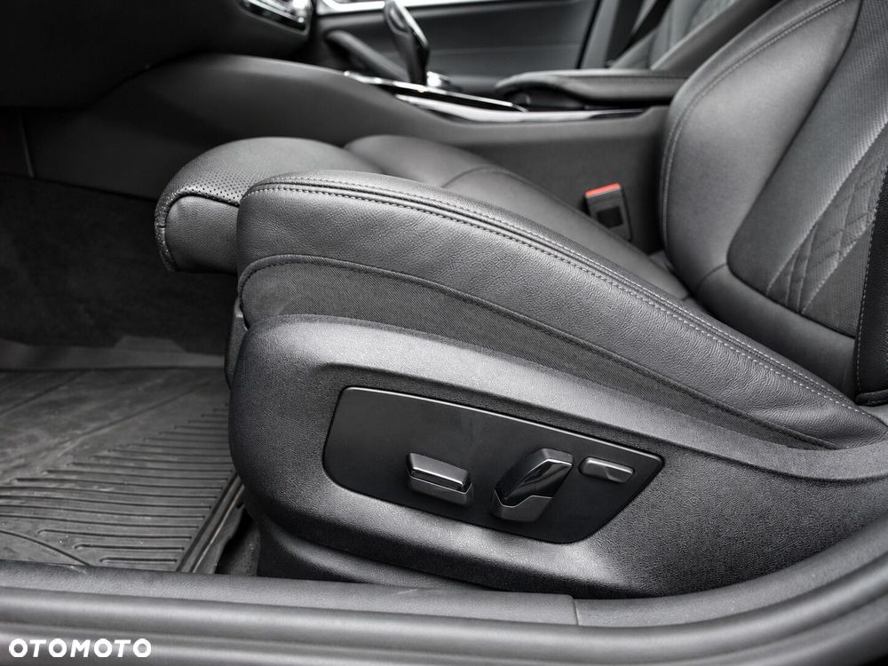 BMW Seria 5 520d xDrive - 13