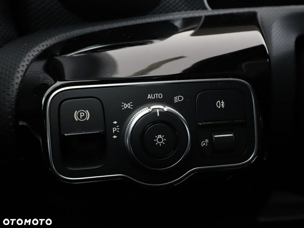 Mercedes-Benz Klasa A 220 7G-DCT Progressive - 37