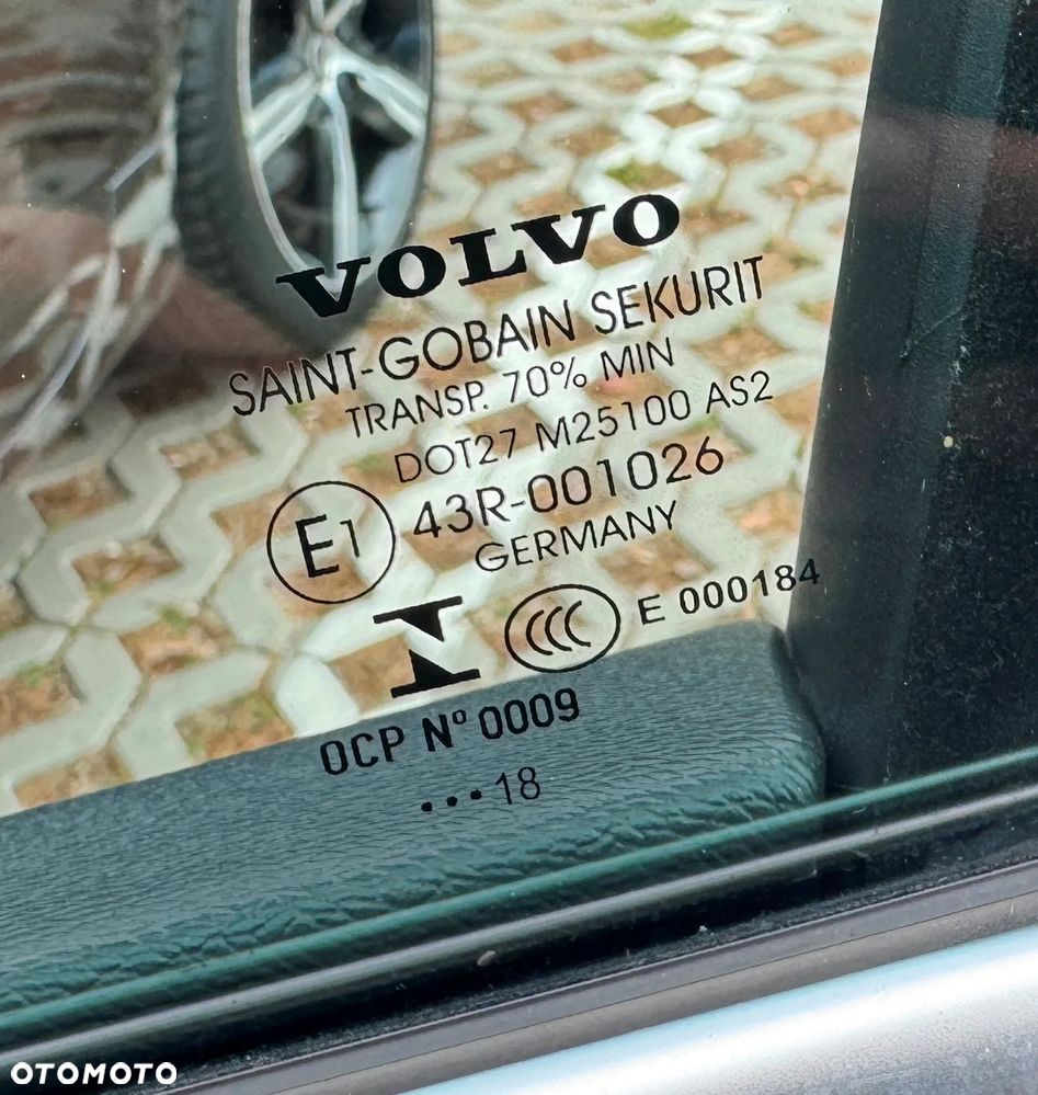 Volvo V60 D4 R-Design - 32