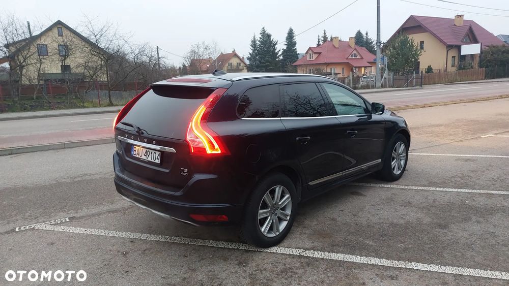Volvo XC 60 T5 Momentum - 4