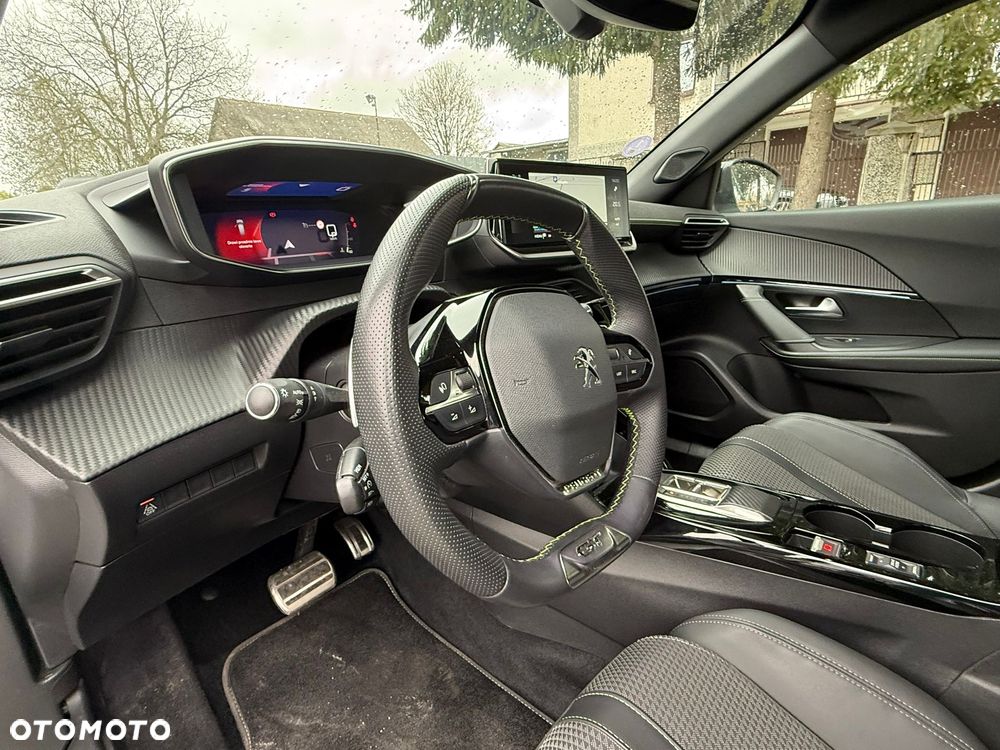 Peugeot 2008 PureTech 130 EAT8 GT Pack - 17