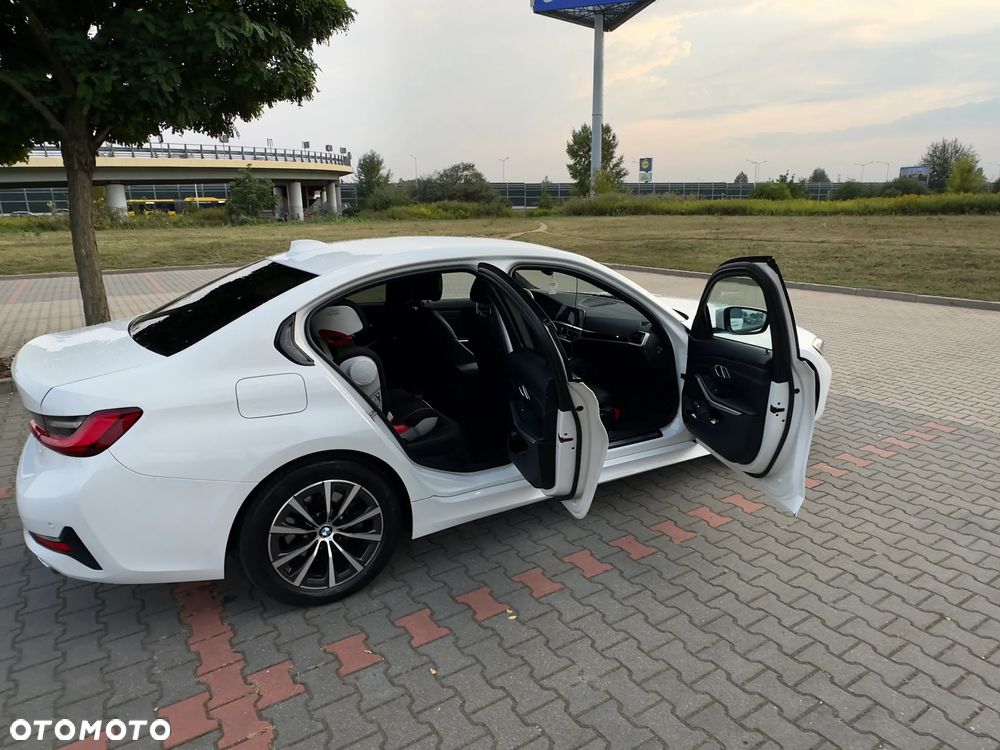 BMW Seria 3 318d Sport Line - 13