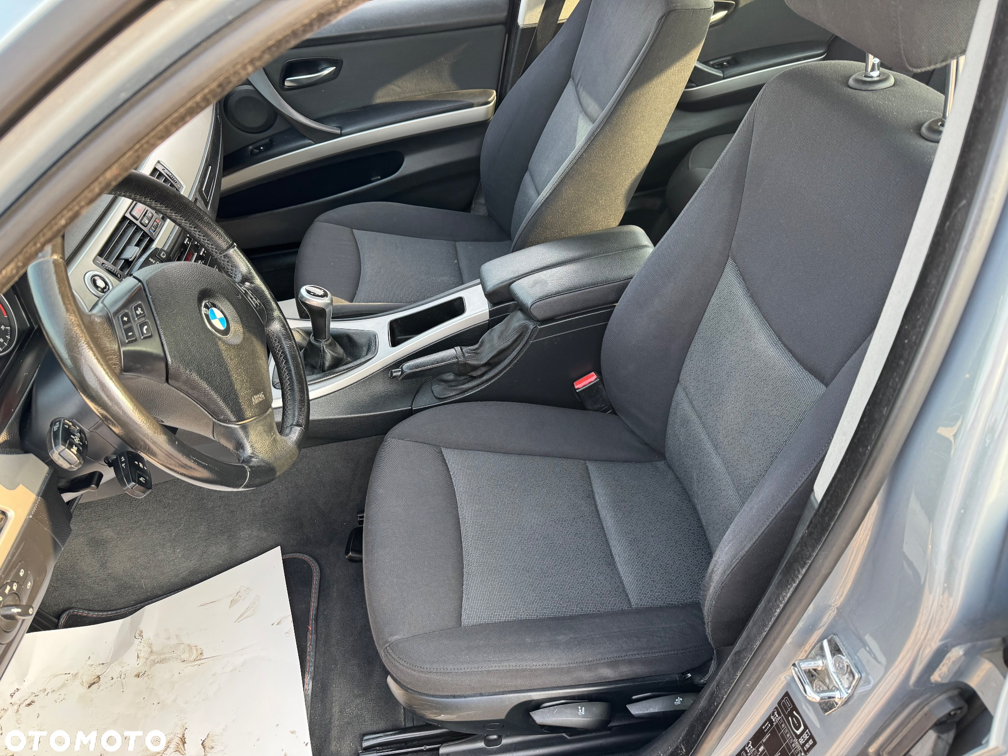 BMW Seria 3 318d - 16