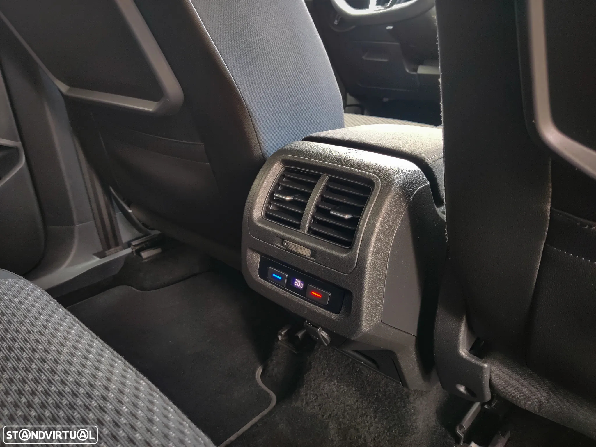 VW Touran 1.6 TDI Confortline DSG - 18
