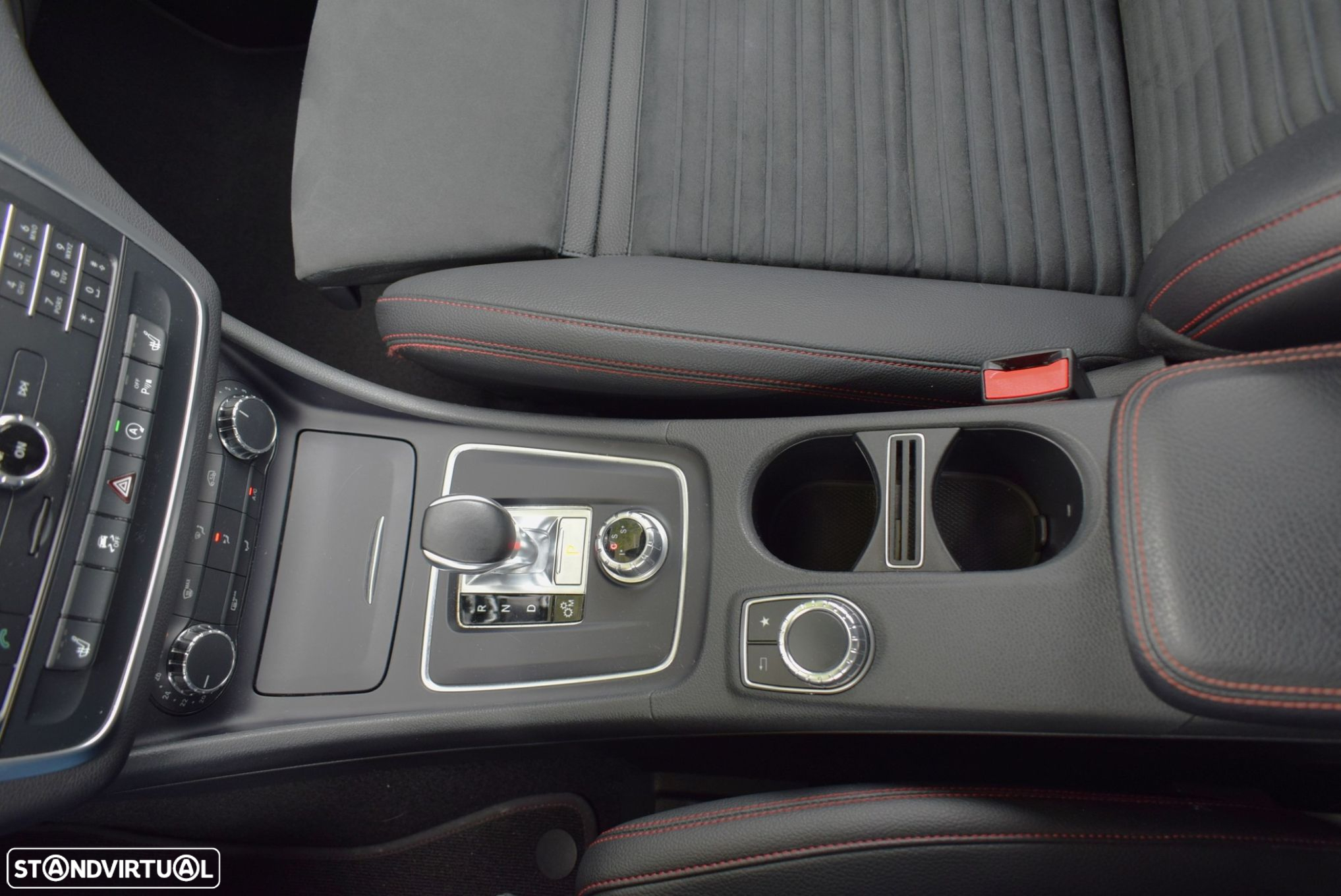 Mercedes-Benz CLA 45 AMG 4-Matic - 34