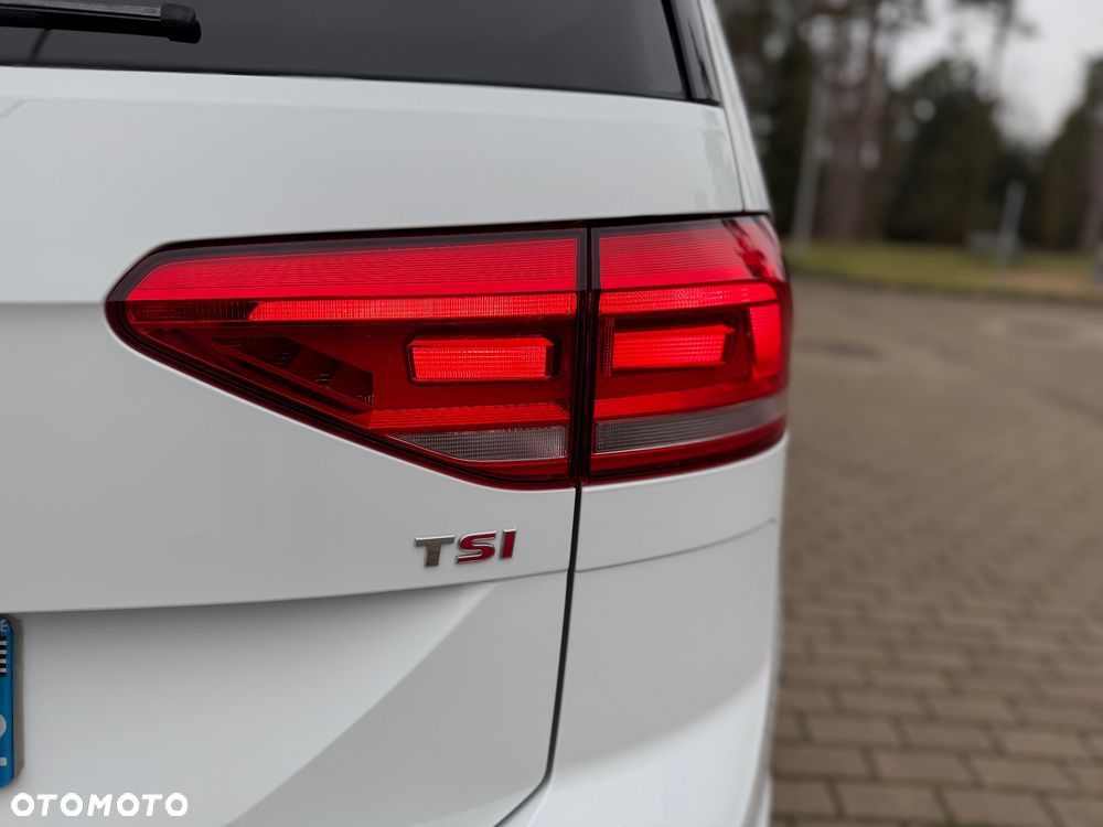 Volkswagen Touran - 12