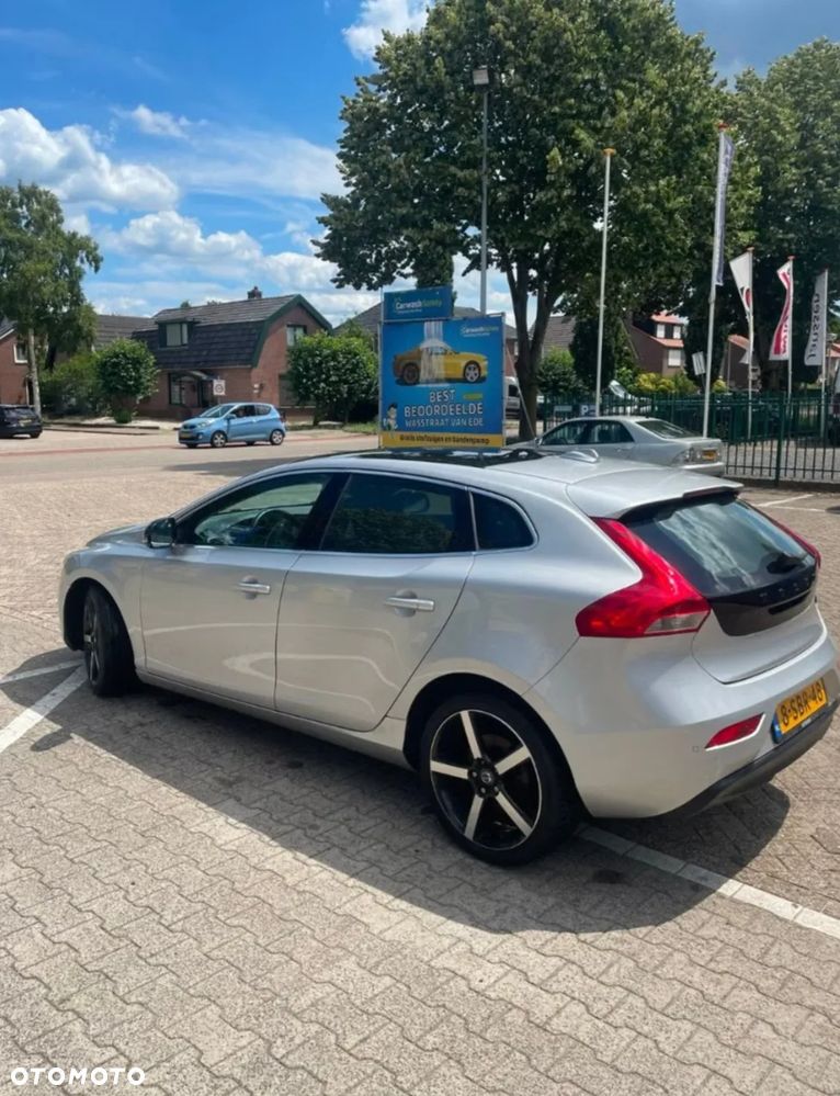 Volvo V40 D2 Momentum - 35