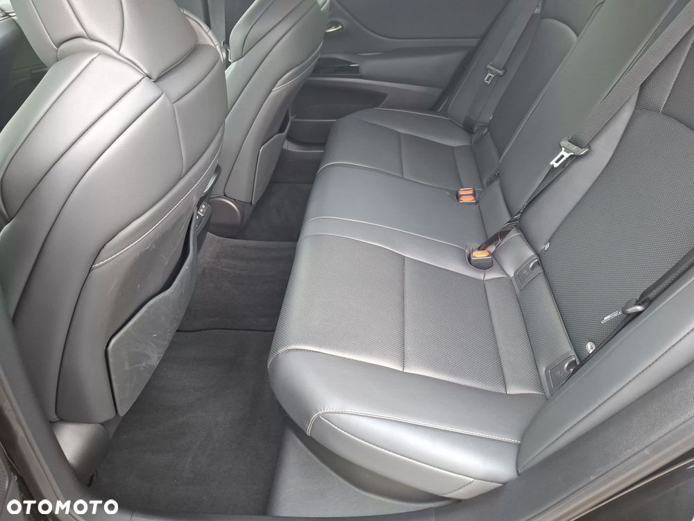 Lexus ES 300h F Sport Edition - 15