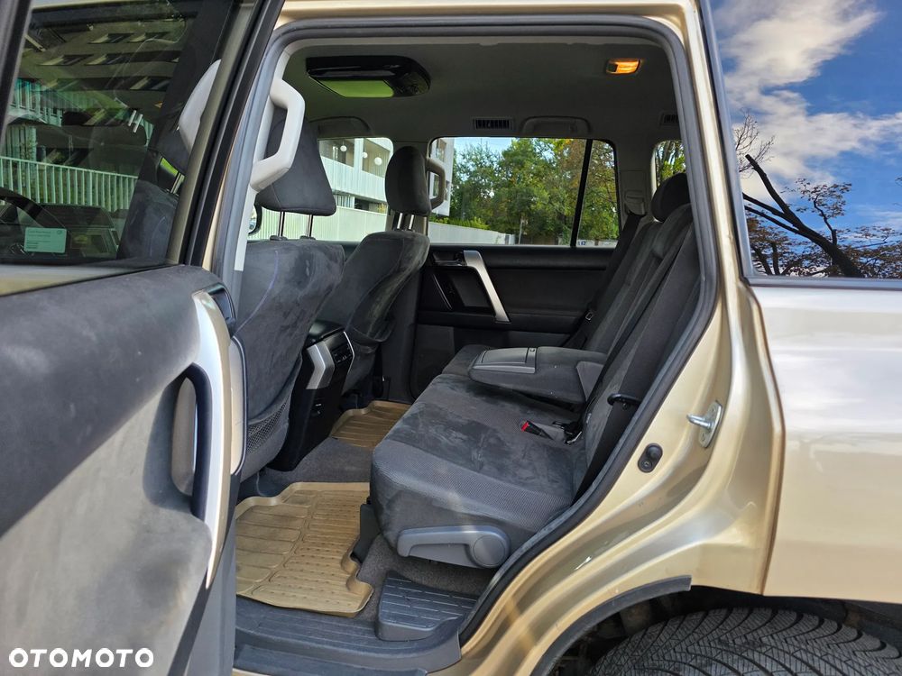 Toyota Land Cruiser LC 3.0 D-4D Sol (lea) 7os - 19