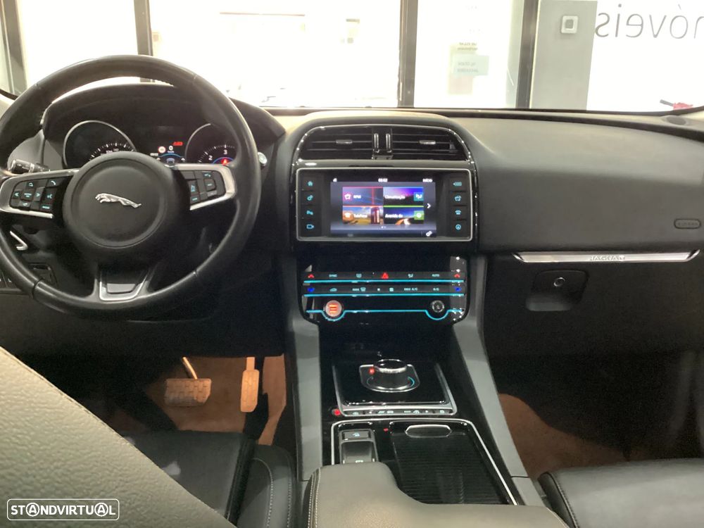 Jaguar F-Pace 2.0 i4D Portfolio Aut. - 18