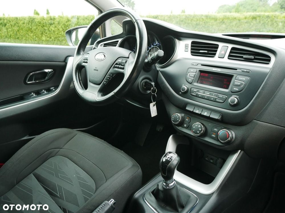 Kia Ceed - 8