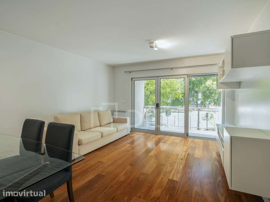 Apartamento T1 na Estefânia, mobilado, com garagem e varanda - Grande imagem: 3/20