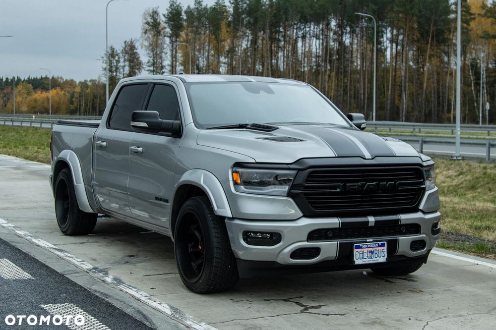 RAM 1500 5.7 Crew Cab Shortbed Laramie Black - 4