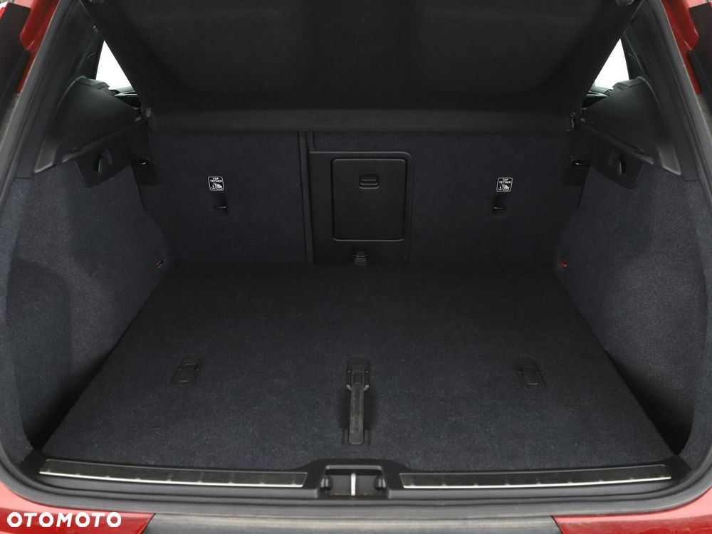 Volvo XC 40 D4 SCR AWD R-Design - 21