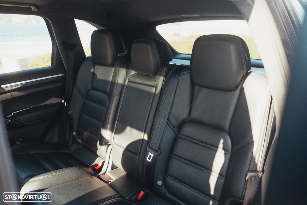 Porsche Cayenne Turbo - 26
