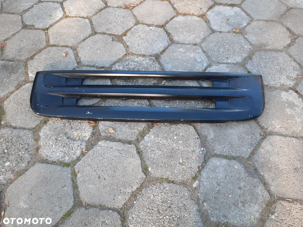 Atrapa Dolna Grill Scania R - 1