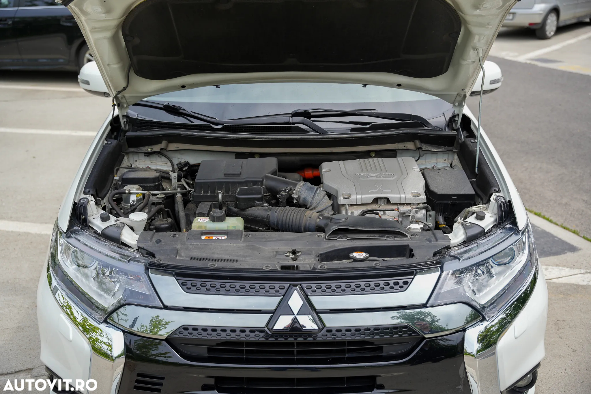 Mitsubishi Outlander PHEV 2.4 L 4X4 Invite - 9