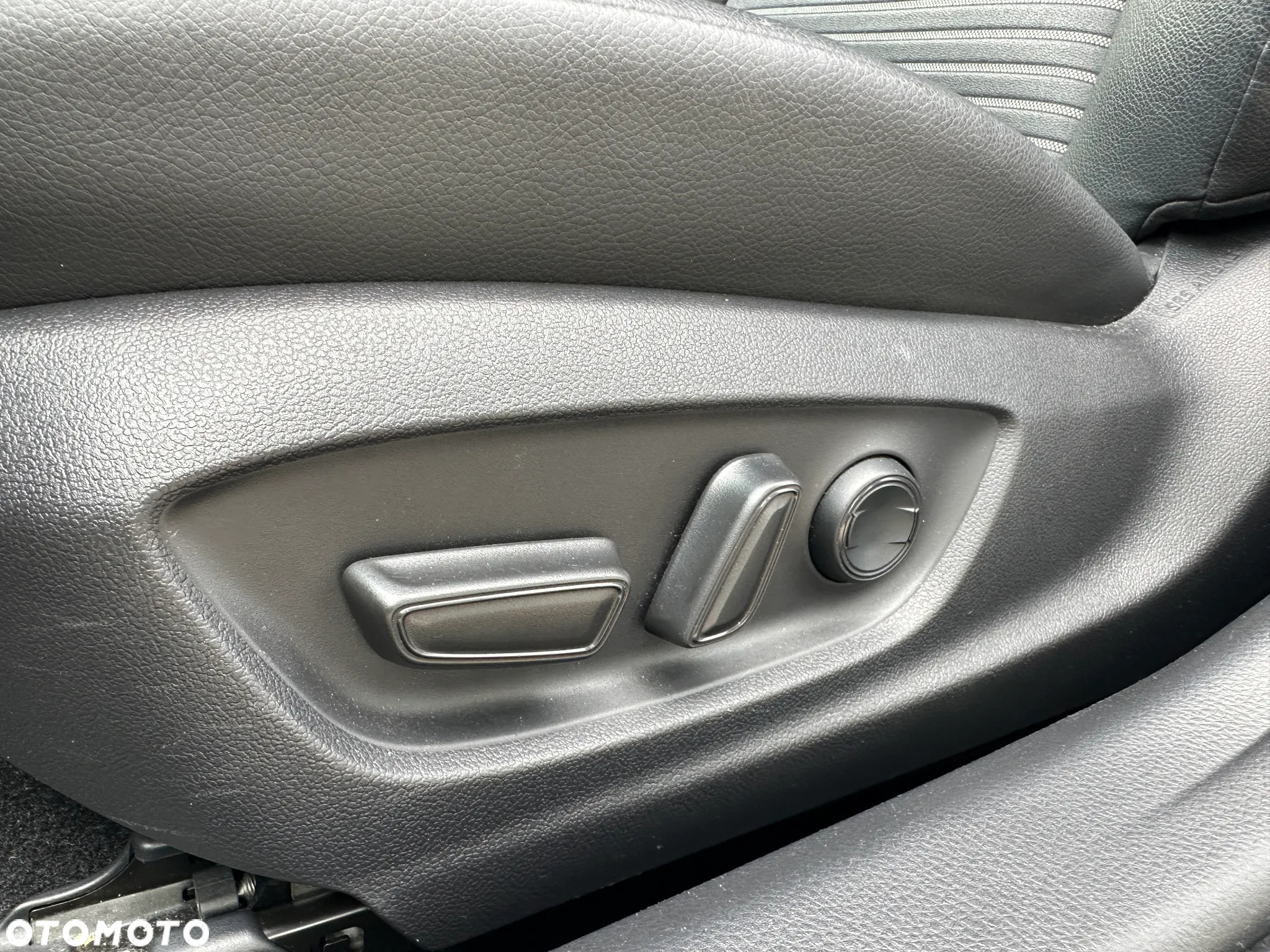 Toyota Camry 2.5 Hybrid Prestige CVT - 16