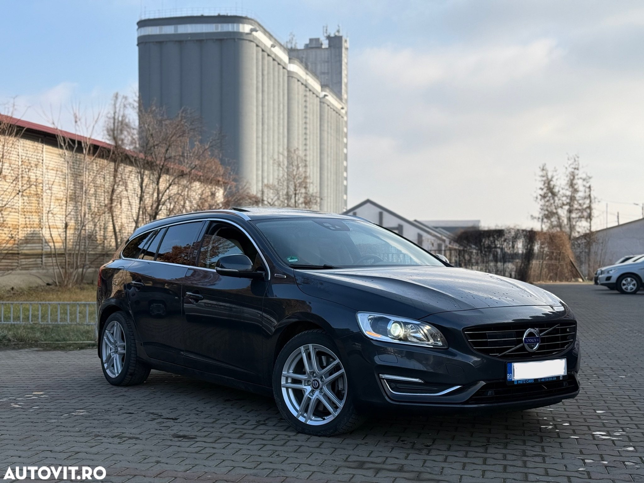 Volvo V60 D6 Plug-In-Hybrid AWD Geartronic Summum - 2