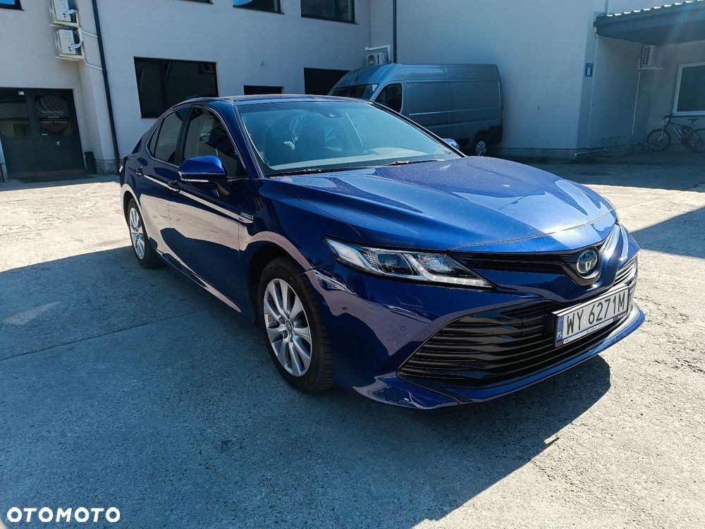 Toyota Camry - 4