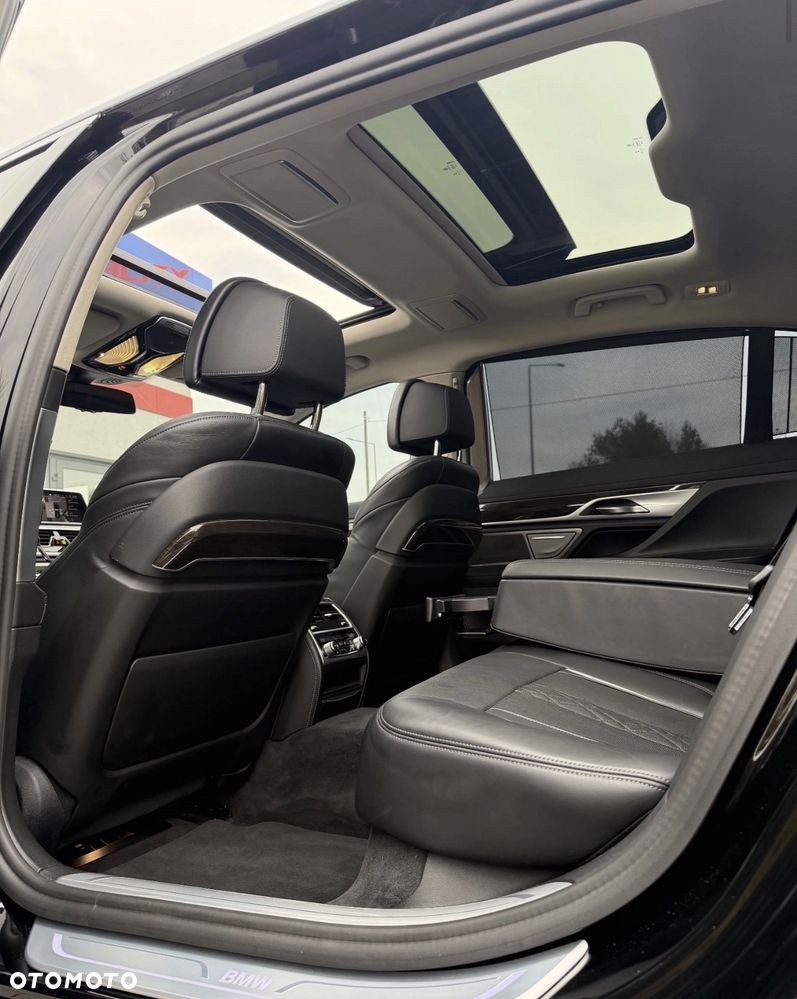 BMW Seria 7 740Li - 26