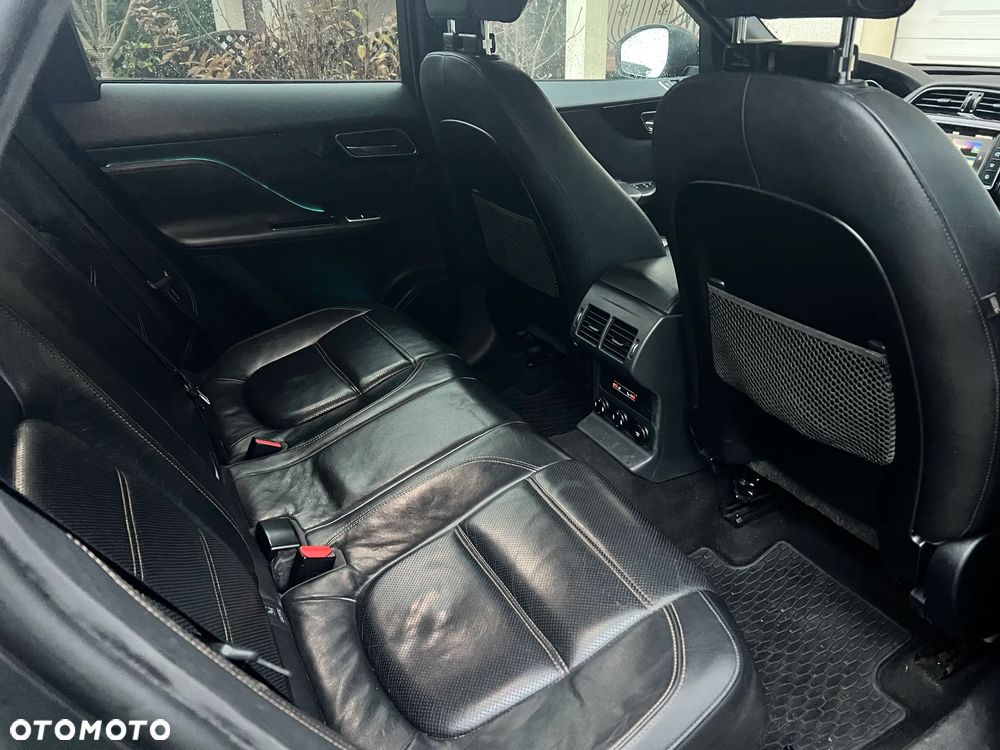 Jaguar F-Pace 30t AWD Prestige - 7