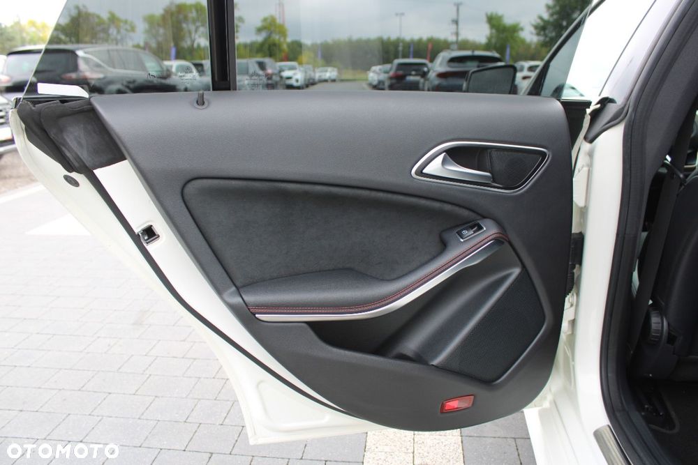 Mercedes-Benz CLA - 26