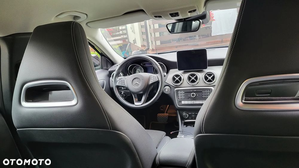 Mercedes-Benz GLA 200 7G-DCT - 13