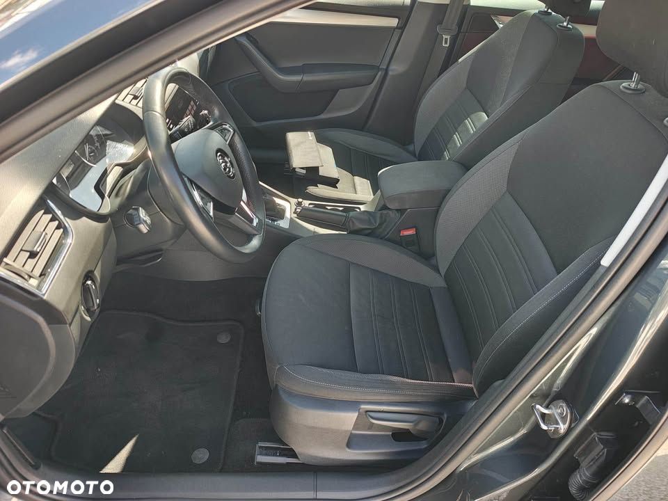 Skoda Octavia 2.0 TDI SCR Style DSG - 10