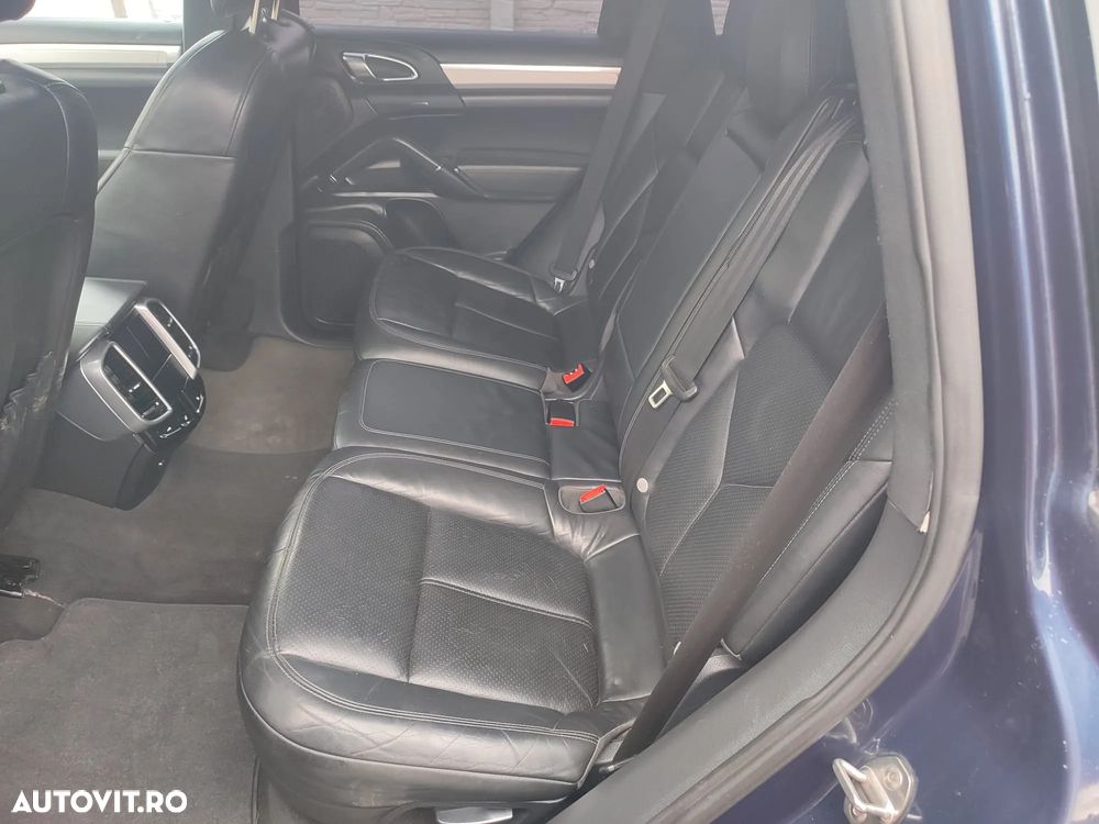 Porsche Cayenne - 12