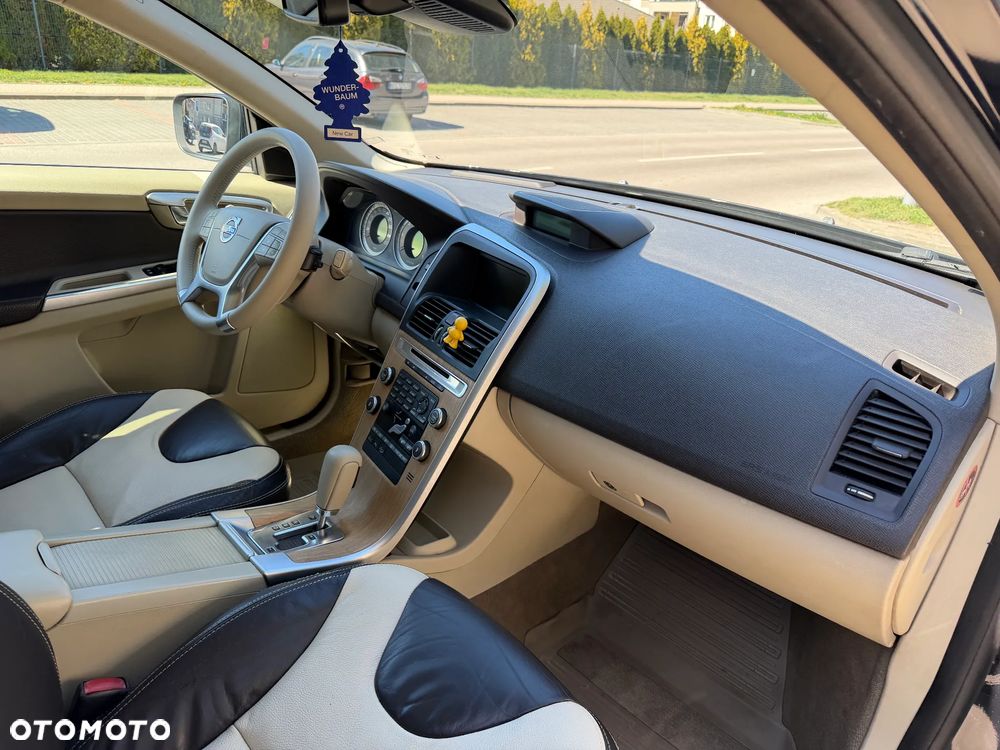 Volvo XC 60 D5 AWD Momentum - 8