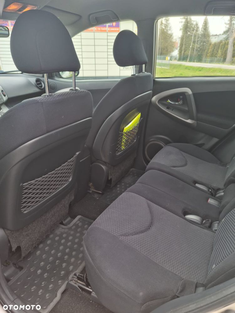 Toyota RAV4 2.2 D-4D Sol - 11