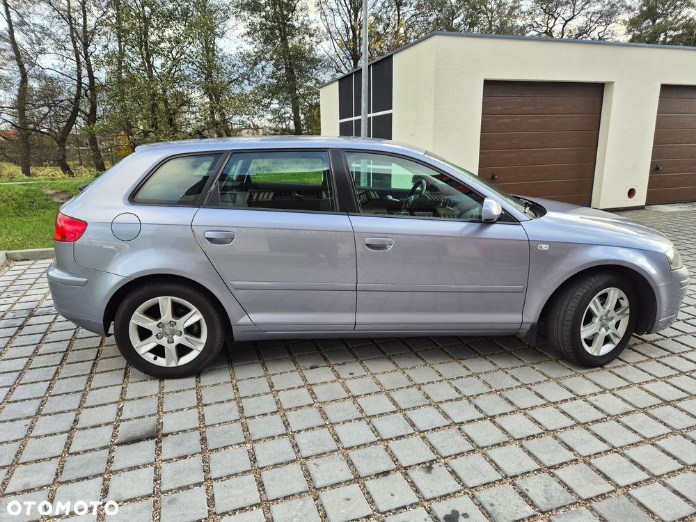 Audi A3 Sportback 1.6 FSI Ambiente - 8